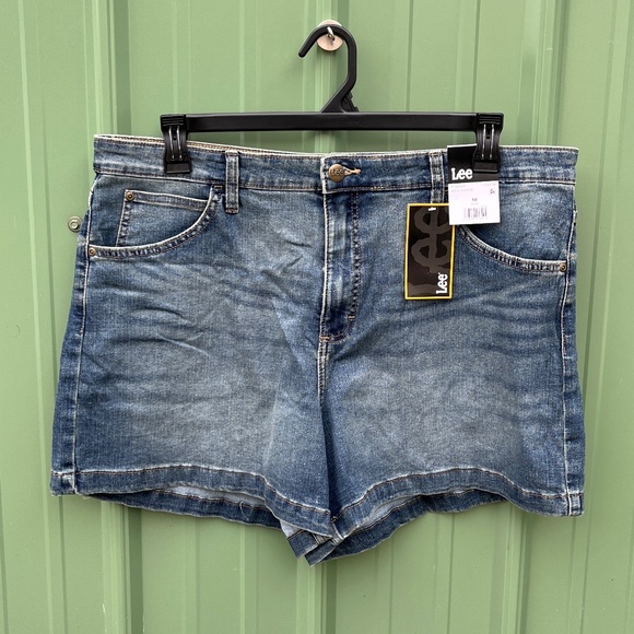 Women’s Lee A-Line Denim Short Size 18 - Picture 1 of 9
